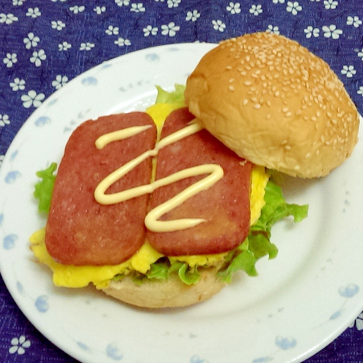 ポークたまごバーガー